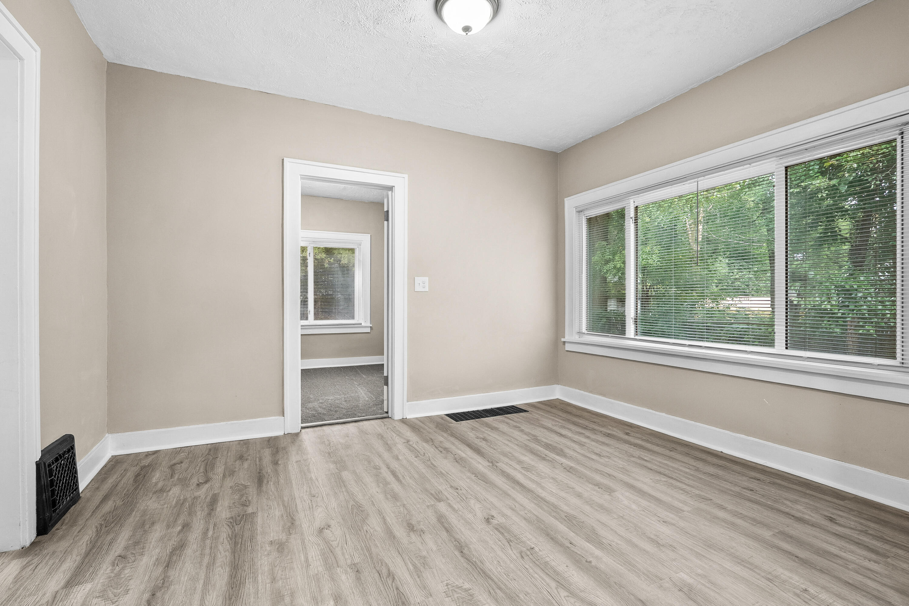 809 Chicago Kalamazoo, MI 49048 - Photo 17 of 34 809 Chicago Ave - 11