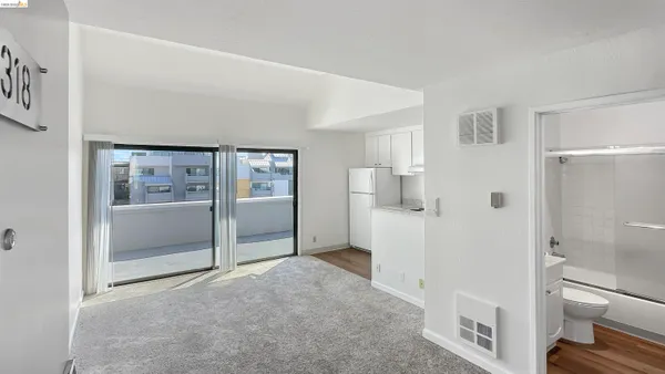 $185,000 | 5 Embarcadero West, Unit 318, Oakland, CA 94607