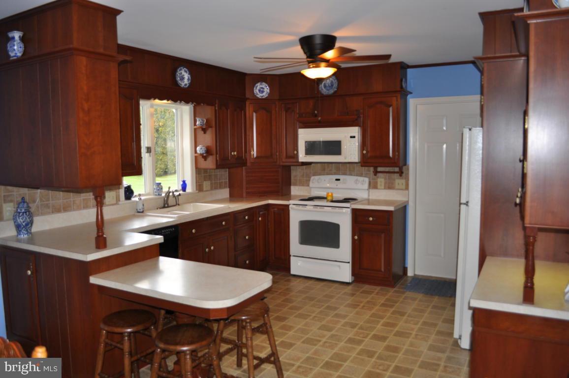 107 Race Street Lititz, PA 17543 - Photo 3 of 36