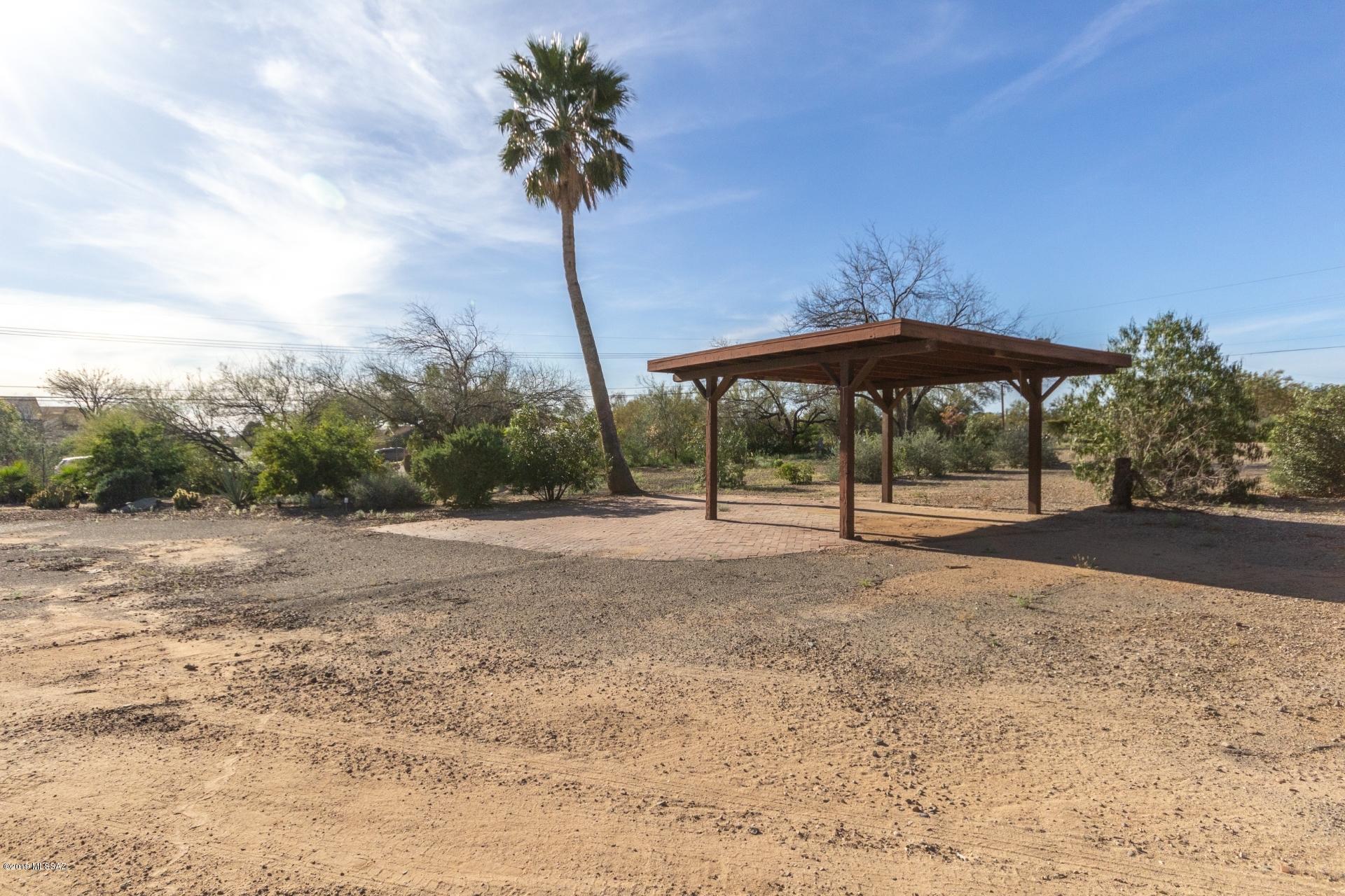 9350 North Shannon Road Tucson, AZ 85742 - Photo 3 of 37