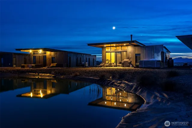 $1,075,950 | 23592 Gorge View Loop Northwest, Quincy, WA 98848