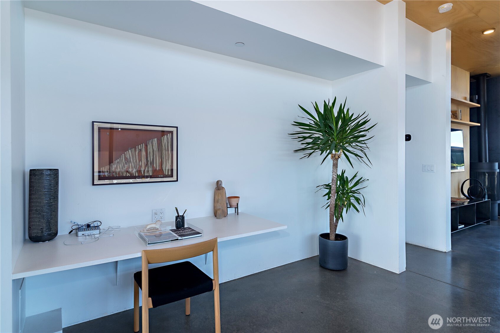 23592 Gorge View Loop Northwest Quincy, WA 98848 - Photo 22 of 24 a workspace with furniture and window