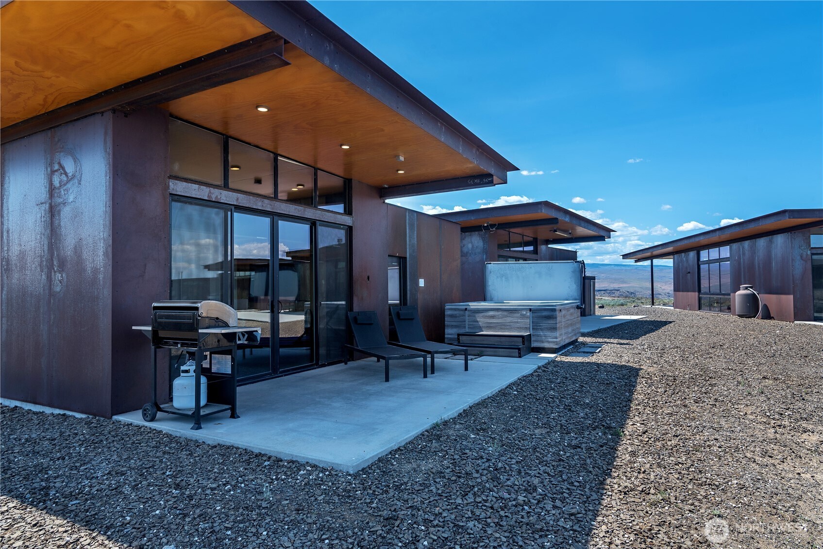 23592 Gorge View Loop Northwest Quincy, WA 98848 - Photo 8 of 24 a view of kitchen with furniture and appliances