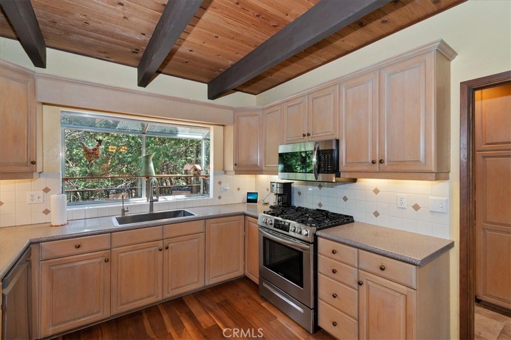 415 Golf Course Road Lake Arrowhead, CA 92352 - Photo 12 of 49