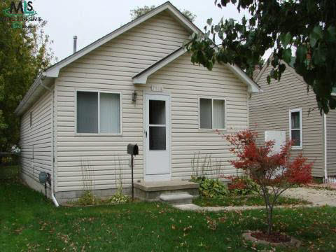 7516 Anna Warren, MI 48092 - Photo 1 of 12 182838.JPG