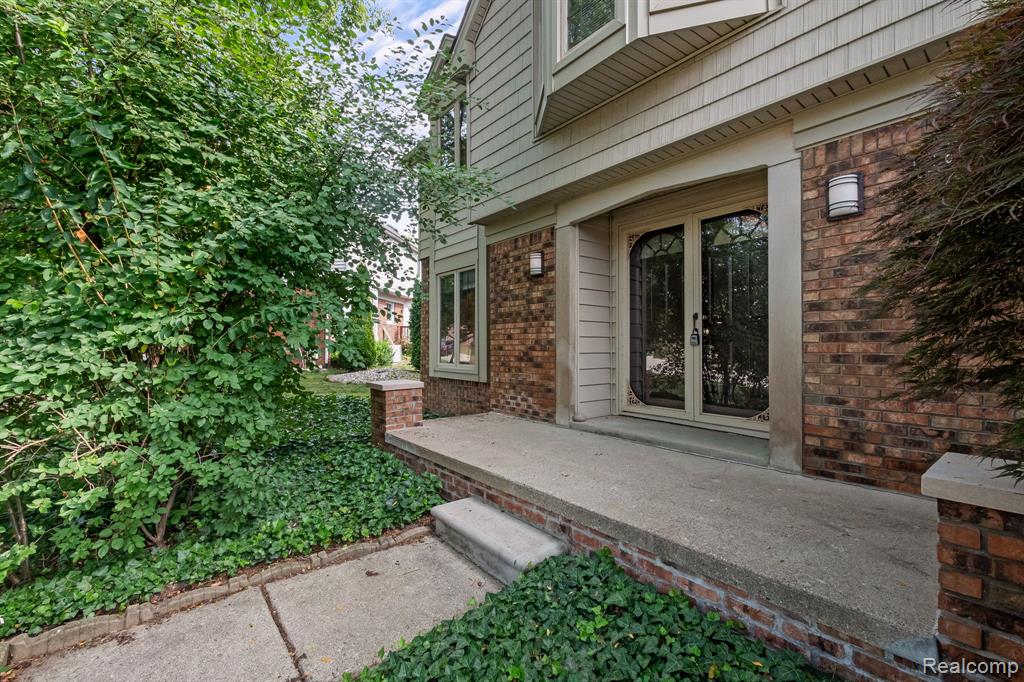 264 Stonetree Circle Rochester Hills, MI 48309 - Photo 5 of 35