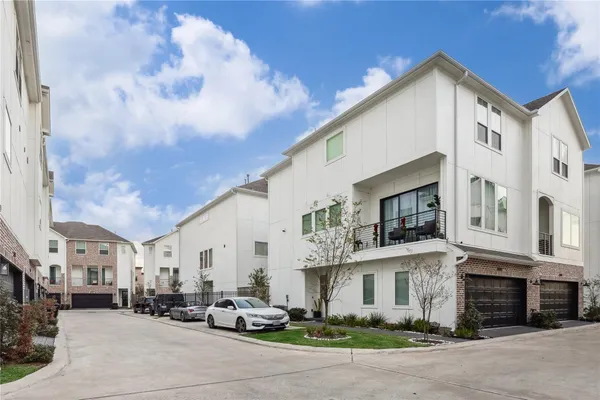 $3,300 | 3075 Hicks Street, Houston, TX 77007