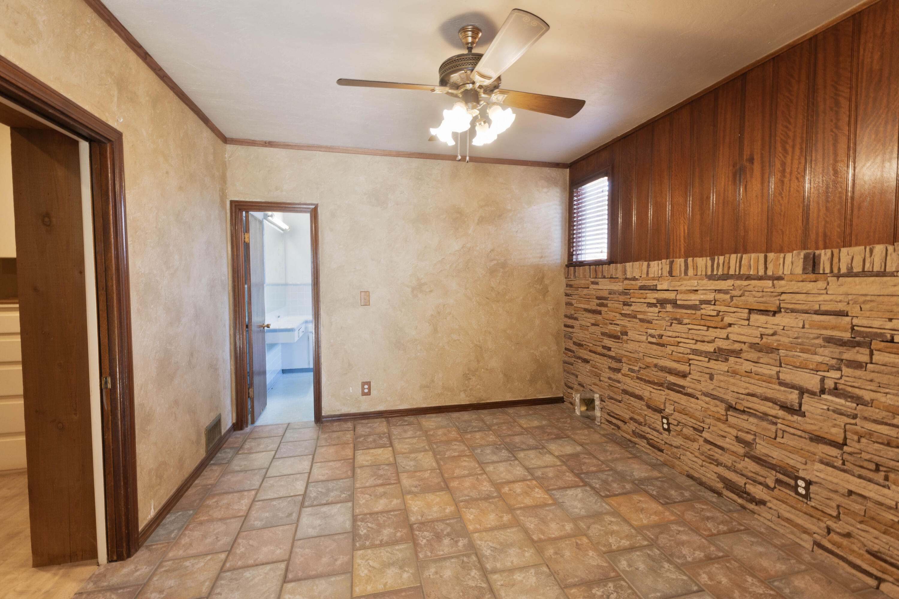 212 West 9th Street Plainview, TX 79072 - Photo 16 of 35 a view of a livingroom with a chandelier fan and kitchen view