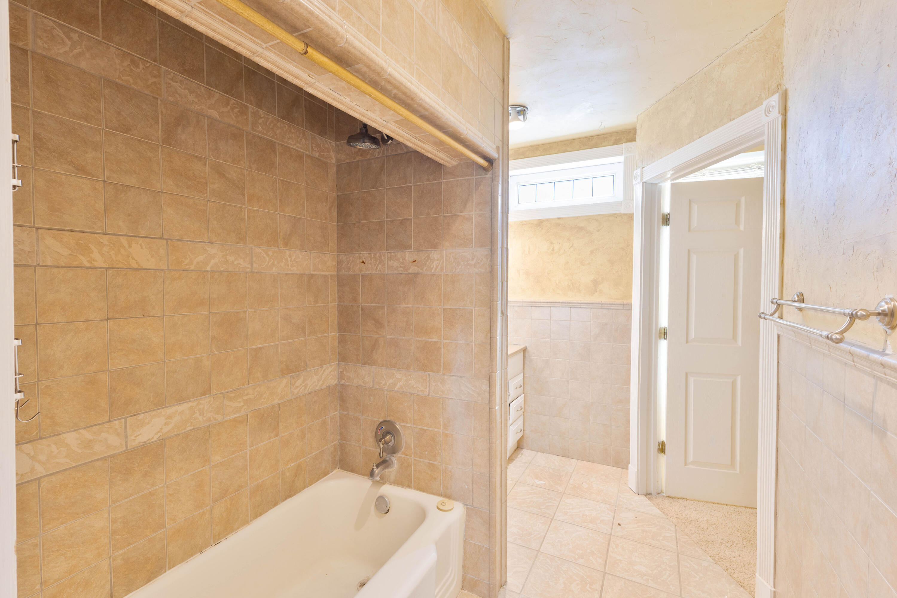 212 West 9th Street Plainview, TX 79072 - Photo 20 of 35 a bathroom with a bathtub and a shower