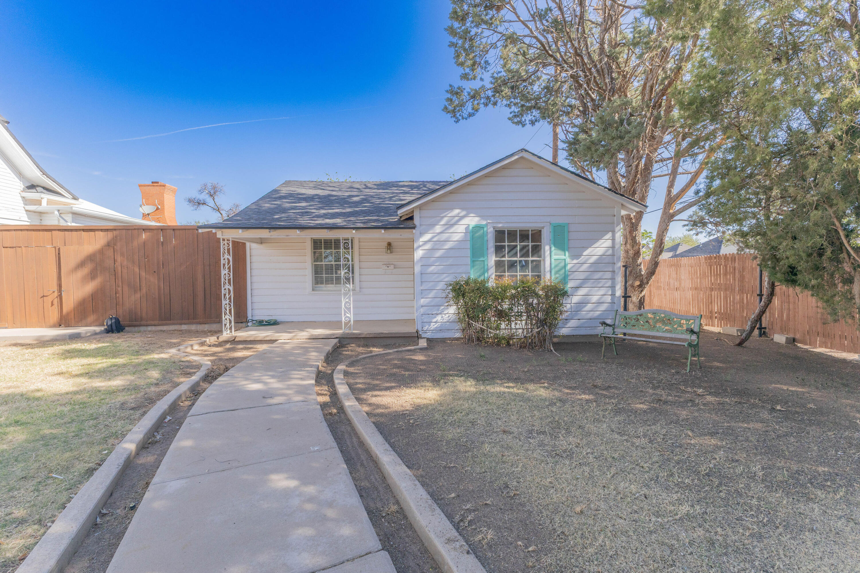 212 West 9th Street Plainview, TX 79072 - Photo 23 of 35 a view of a house with a yard