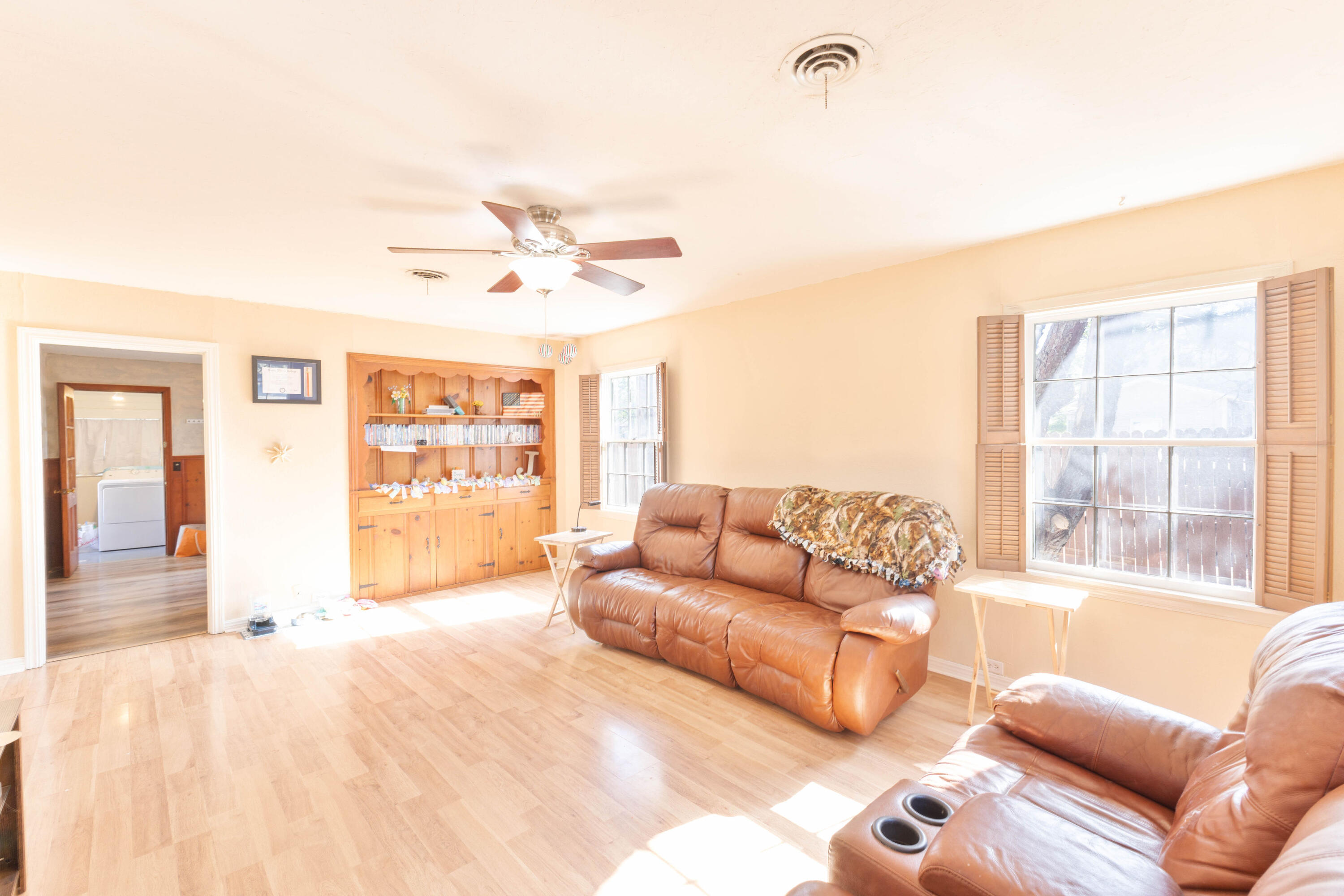 212 West 9th Street Plainview, TX 79072 - Photo 24 of 35 a living room with furniture and a large window