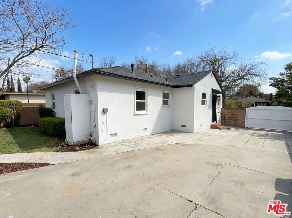 3237 Daisy Avenue Long Beach, CA 90806 - Photo 12 of 28 a view of a house with a yard and garage