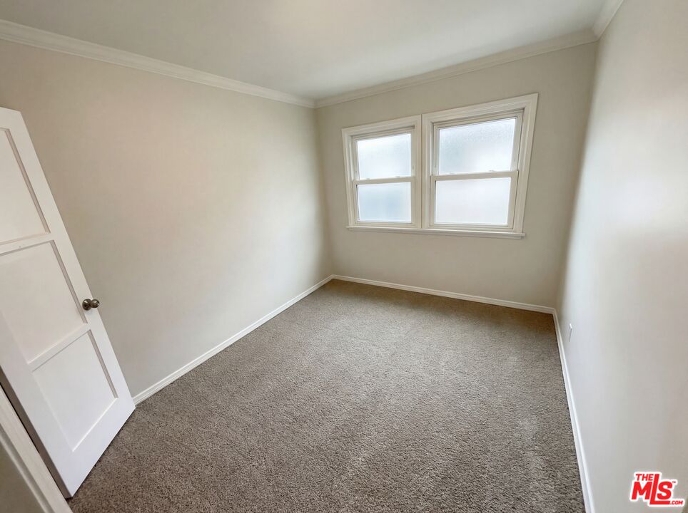 3237 Daisy Avenue Long Beach, CA 90806 - Photo 23 of 28 an empty room with a window