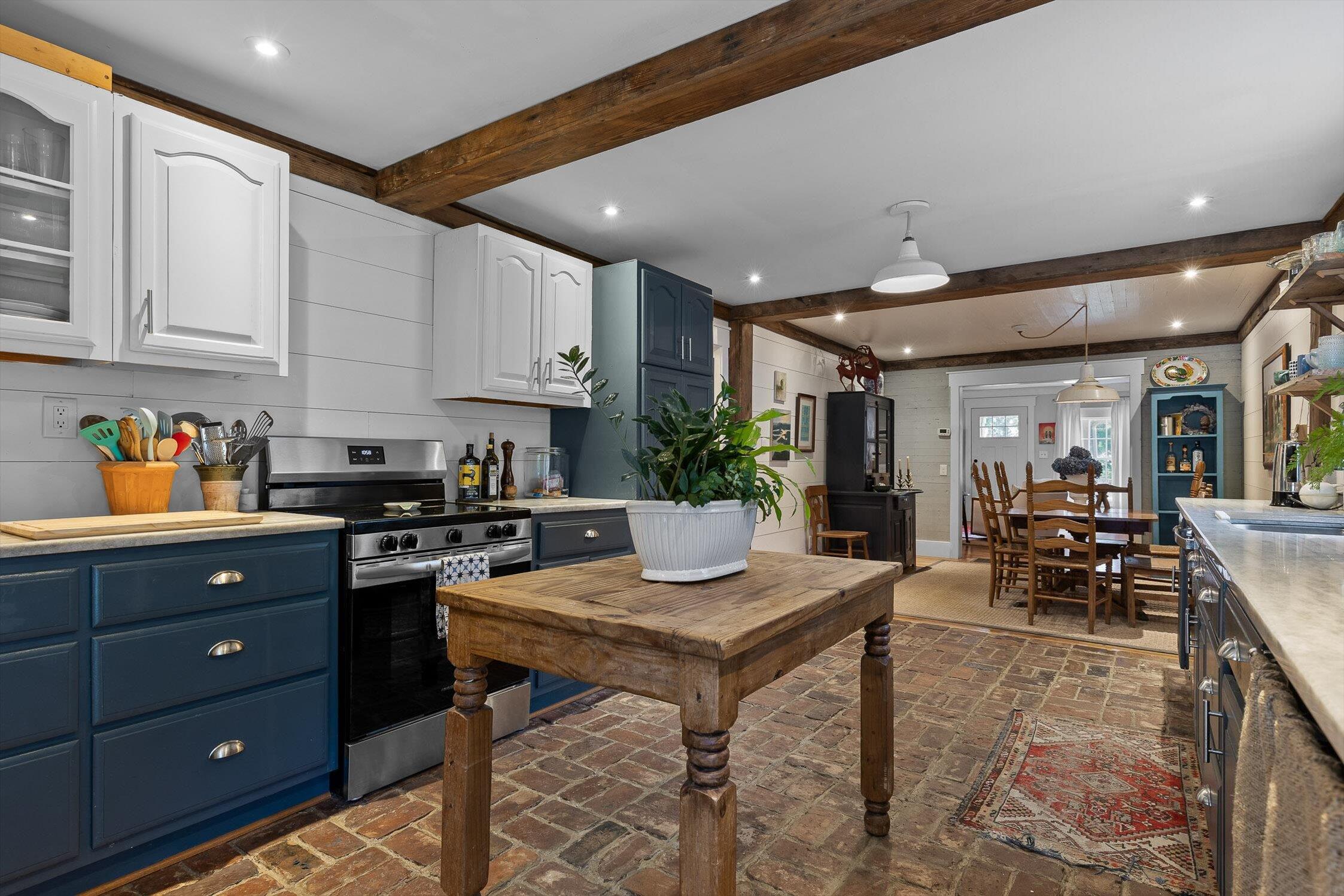 7820 Highway 193 Flintstone, GA 30725 - Photo 14 of 38 View into Dining Room