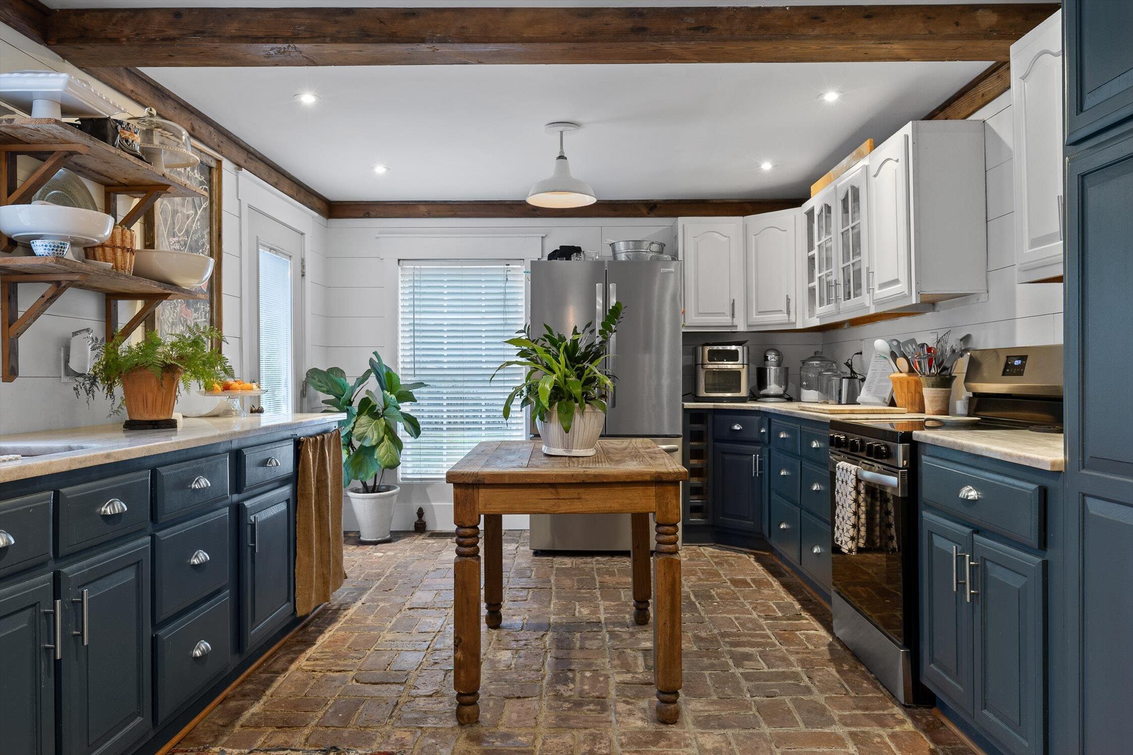 7820 Highway 193 Flintstone, GA 30725 - Photo 2 of 38 Quintessential Farmhouse Kitchen