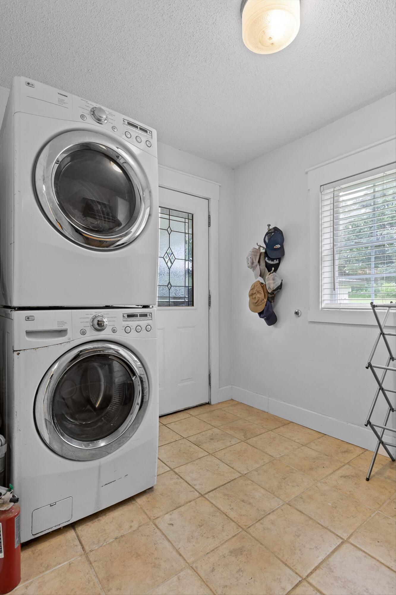 7820 Highway 193 Flintstone, GA 30725 - Photo 25 of 38 Laundry & Mudroom Entry from Carport
