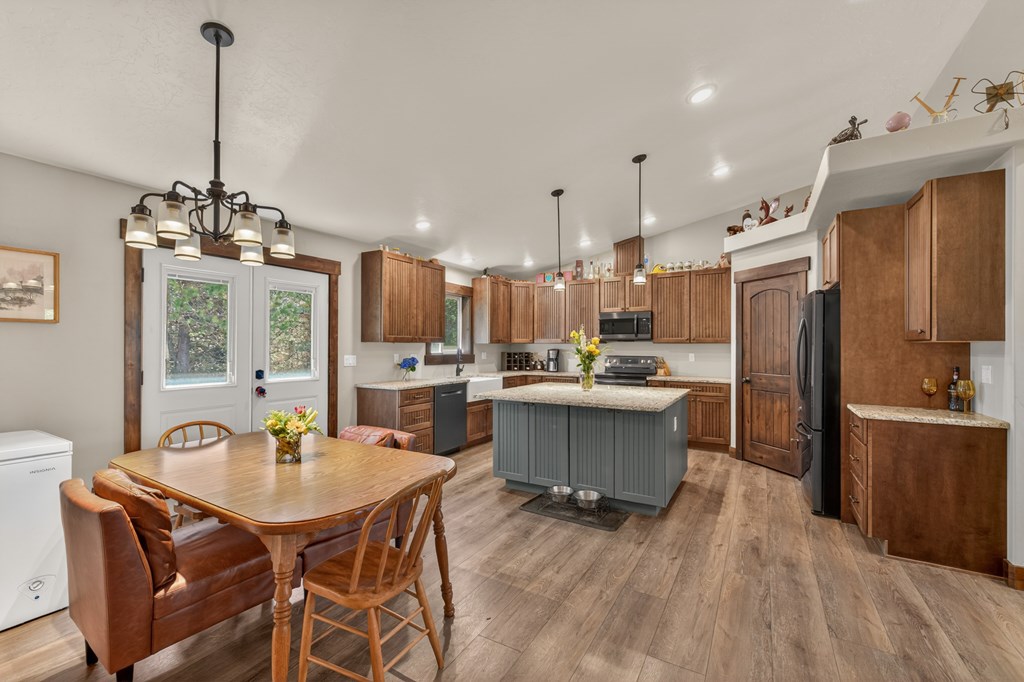 13388 Norwood Road McCall, ID 83638 - Photo 11 of 60 Dining area to Kitchen