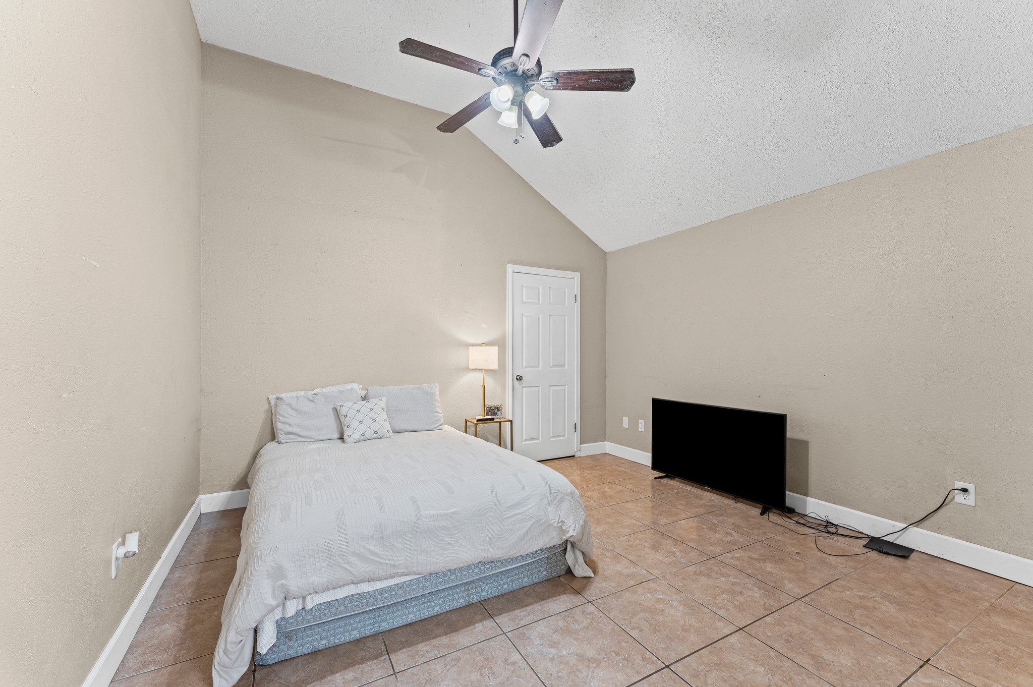 1034 Little Port Channelview, TX 77530 - Photo 14 of 21 a bedroom with a bed and a ceiling fan