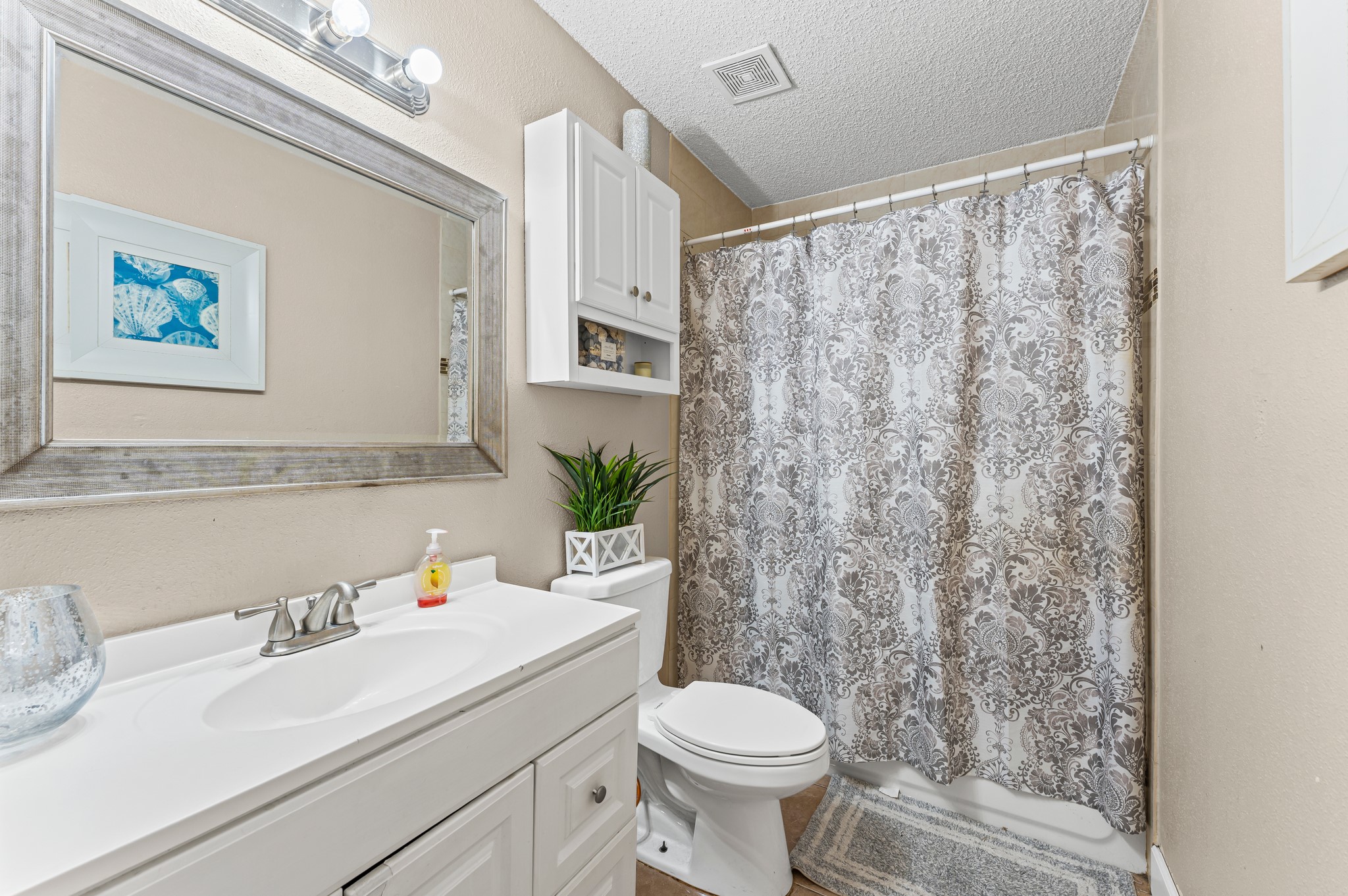 1034 Little Port Channelview, TX 77530 - Photo 17 of 21 a bathroom with a sink and a toilet