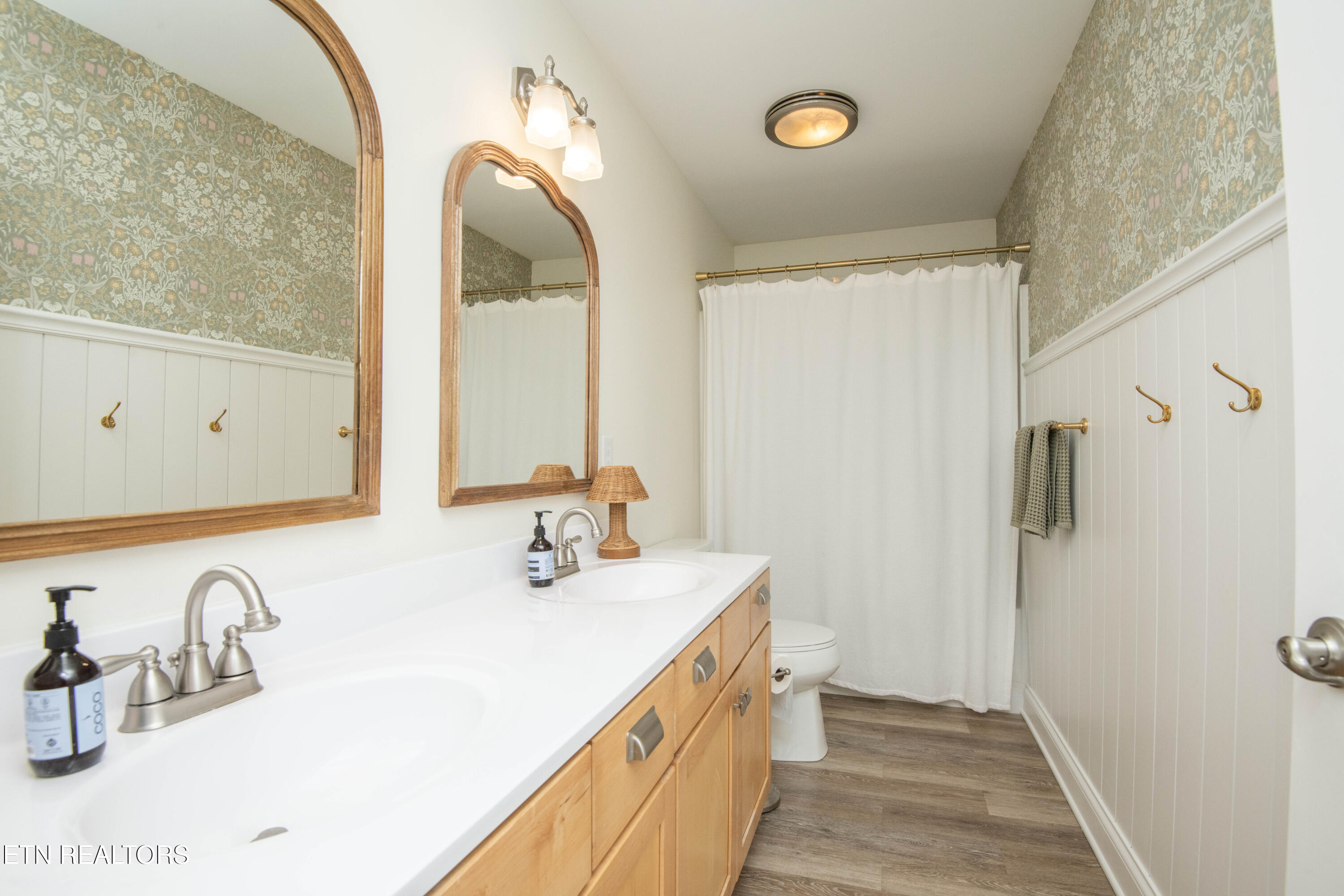 7515 Badgett Road Knoxville, TN 37919 - Photo 13 of 17 second bath