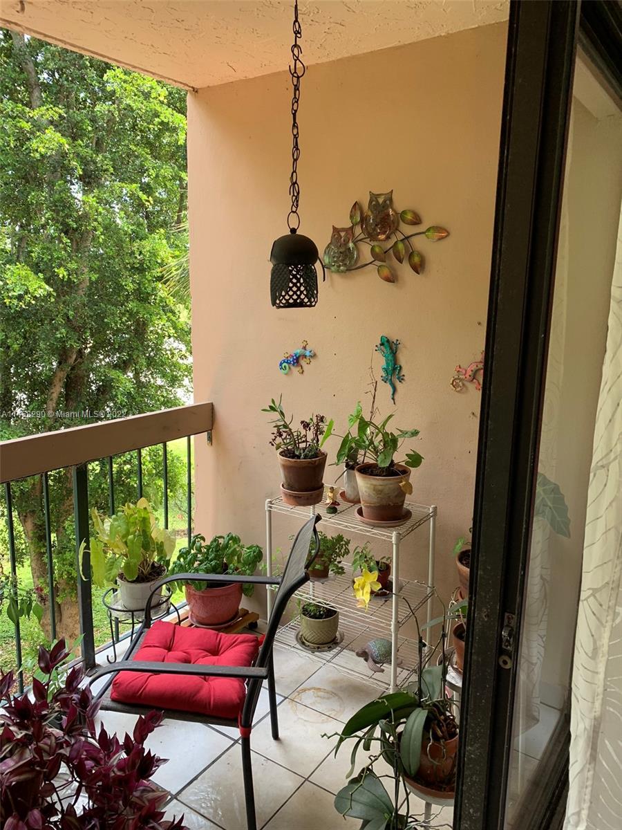 6320 Southwest 138th Court, Unit 308 Miami, FL 33183 - Photo 23 of 25 a living room with furniture and garden view