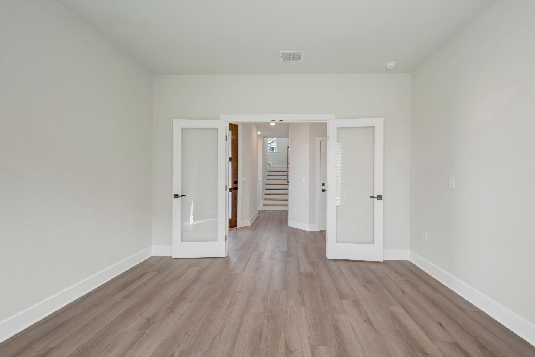 1017 Brickell Loop Austin, TX 78744 - Photo 6 of 31 Study