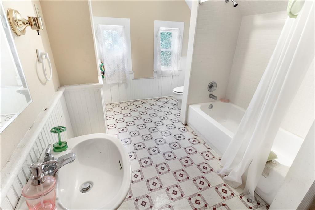 1621 Appleton Street Parsons, KS 67357 - Photo 13 of 23