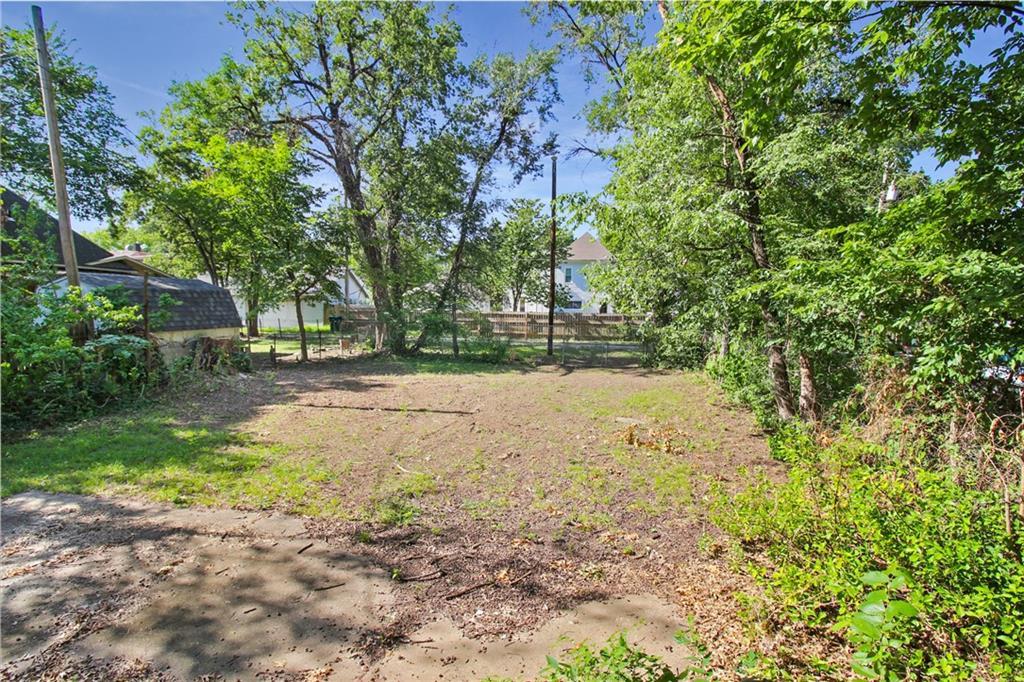 1621 Appleton Street Parsons, KS 67357 - Photo 20 of 23