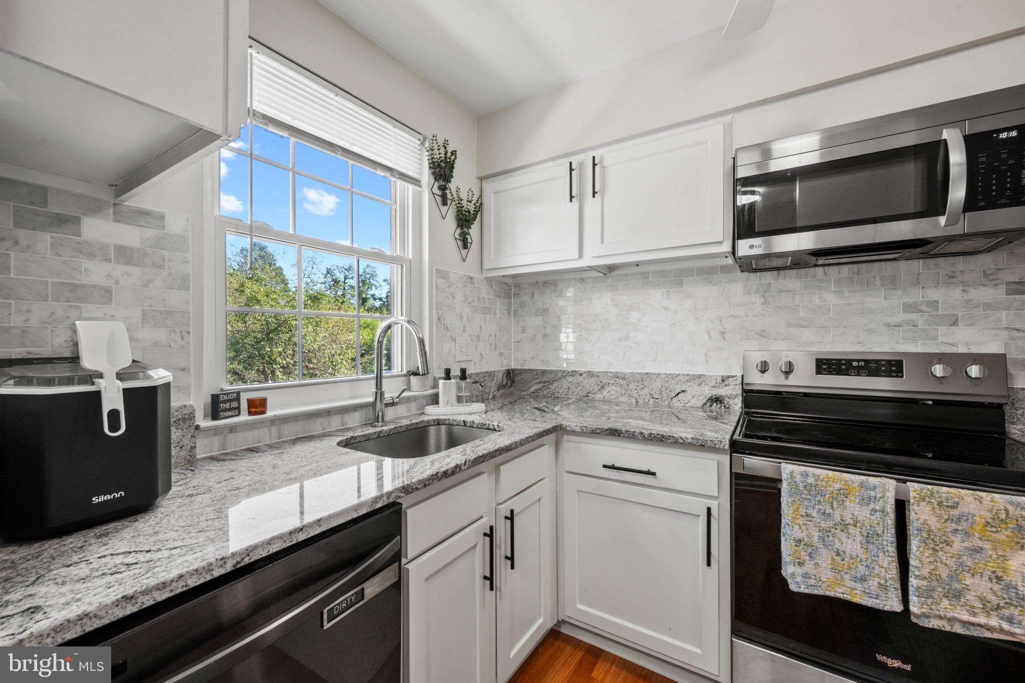 38 Ritters Ridge Court, Unit 38 Owings Mills, MD 21117 - Photo 5 of 36 All appliances are within 2 years old