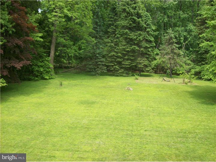 605 Pinney Road Huntingdon Valley, PA 19006 - Photo 3 of 24 Exterior Back