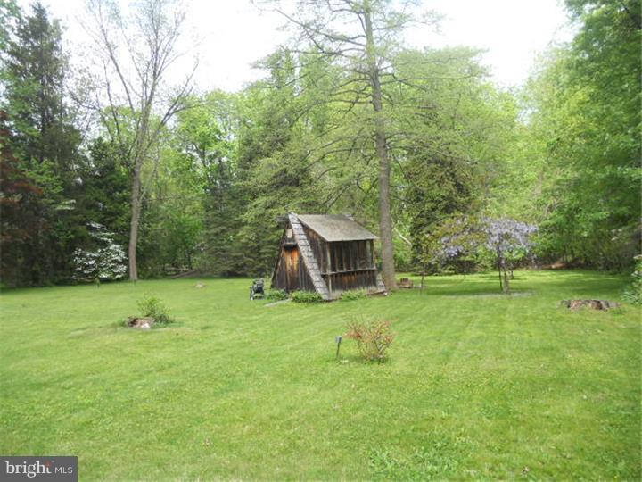 605 Pinney Road Huntingdon Valley, PA 19006 - Photo 22 of 24 Back Yard