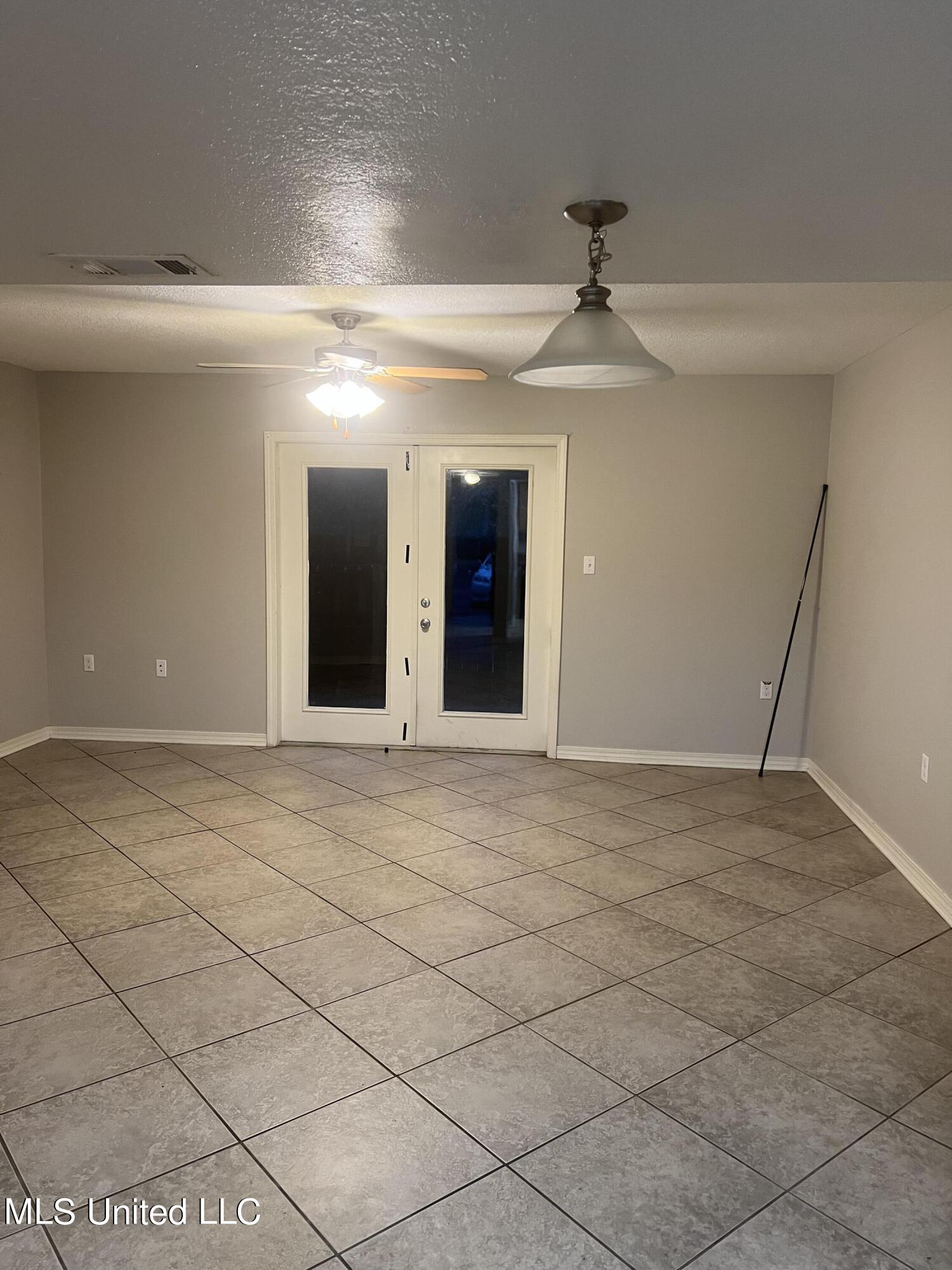 1625 Martin Bluff Road, Unit 98 Gautier, MS 39553 - Photo 3 of 11 C6BC0C3C-9A94-4B4C-A60A-A4D0FCA72D20