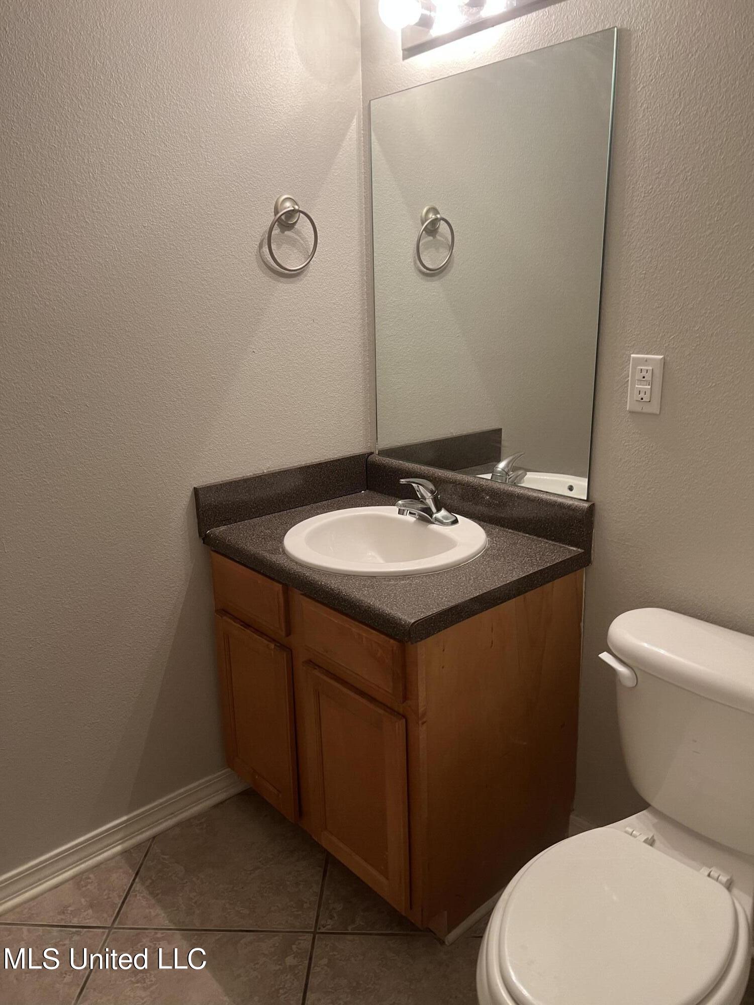 1625 Martin Bluff Road, Unit 98 Gautier, MS 39553 - Photo 4 of 11 37E0A3F0-52CA-497C-B6CB-F98B1A07AEED