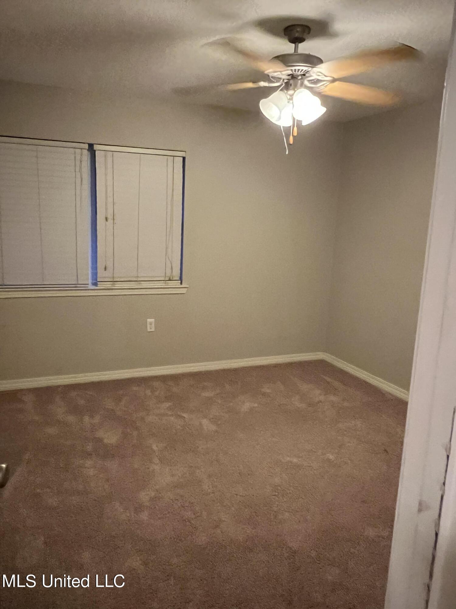 1625 Martin Bluff Road, Unit 98 Gautier, MS 39553 - Photo 5 of 11 24413A77-C11B-4CB6-B74B-F04C3F5940D8