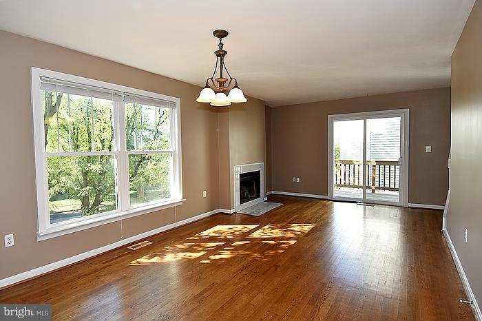 3946 9th Road South Arlington, VA 22204 - Photo 6 of 26 Living Room Dinig Room Combo