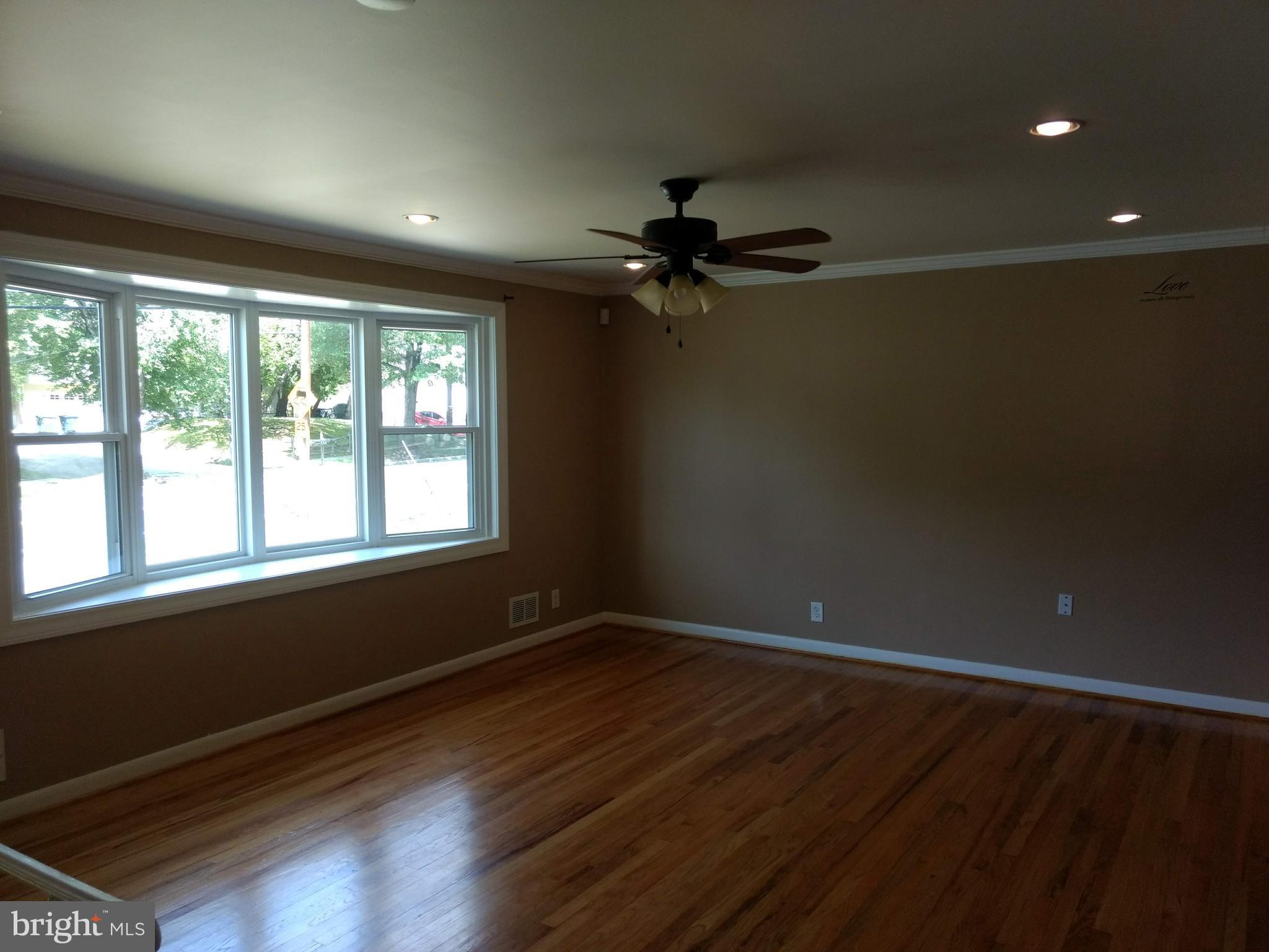 11200 Brandywine Road Clinton, MD 20735 - Photo 22 of 30 Living Room