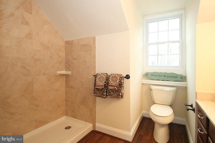 17315 Donora Road Silver Spring, MD 20905 - Photo 11 of 30 Bath