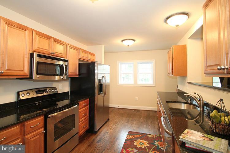 17315 Donora Road Silver Spring, MD 20905 - Photo 17 of 30 Kitchen