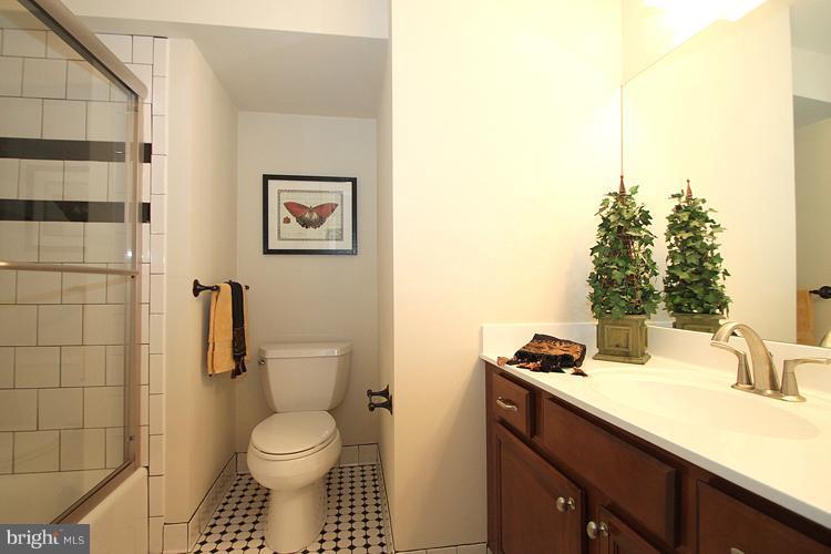 17315 Donora Road Silver Spring, MD 20905 - Photo 3 of 30 Ceramic tiled bath