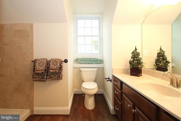 17315 Donora Road Silver Spring, MD 20905 - Photo 23 of 30 Bath (Master)