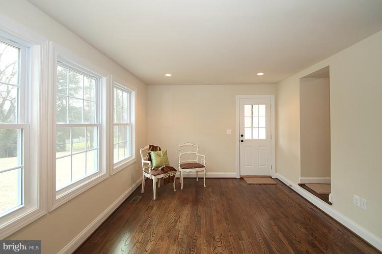 17315 Donora Road Silver Spring, MD 20905 - Photo 6 of 30 Family Room