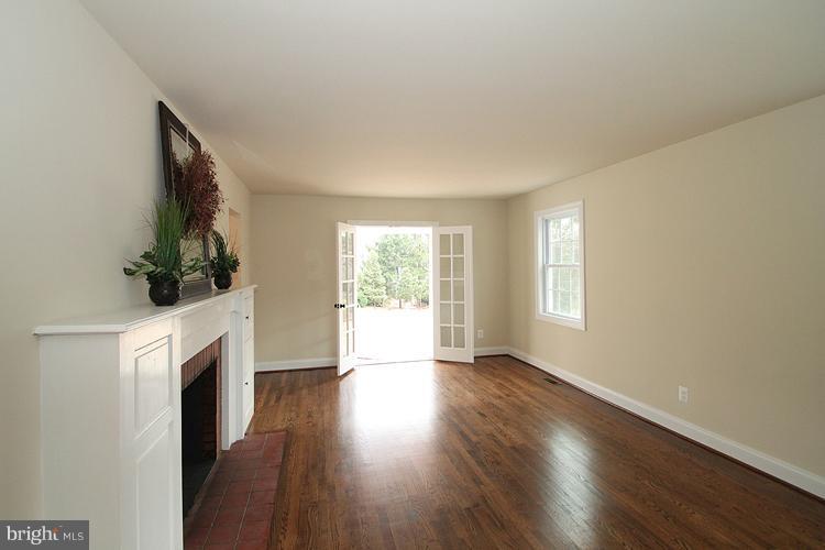 17315 Donora Road Silver Spring, MD 20905 - Photo 7 of 30 Family Room