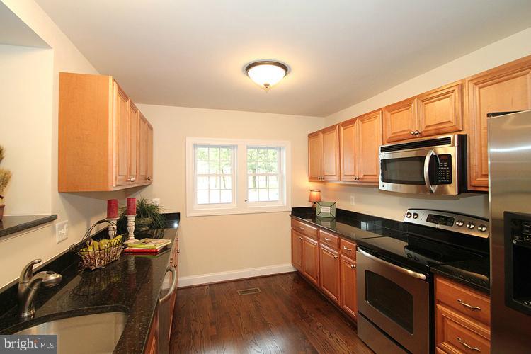 17315 Donora Road Silver Spring, MD 20905 - Photo 9 of 30 Kitchen