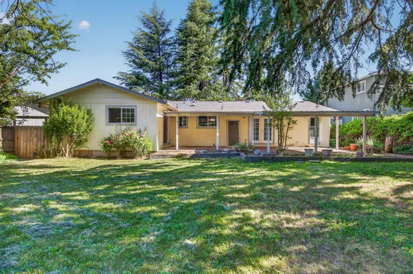 $400,000 | 1996 Woodlawn Drive, Medford, OR 97504