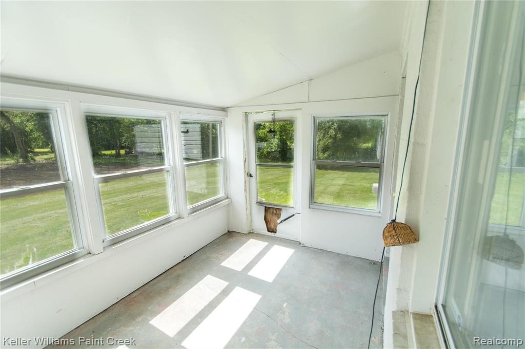 38735 Ecorse Road Romulus, MI 48174 - Photo 10 of 21