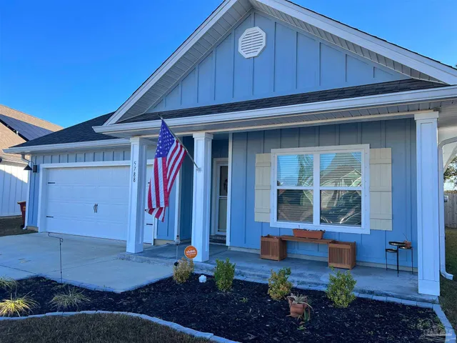 a view of a house with backyard and porch