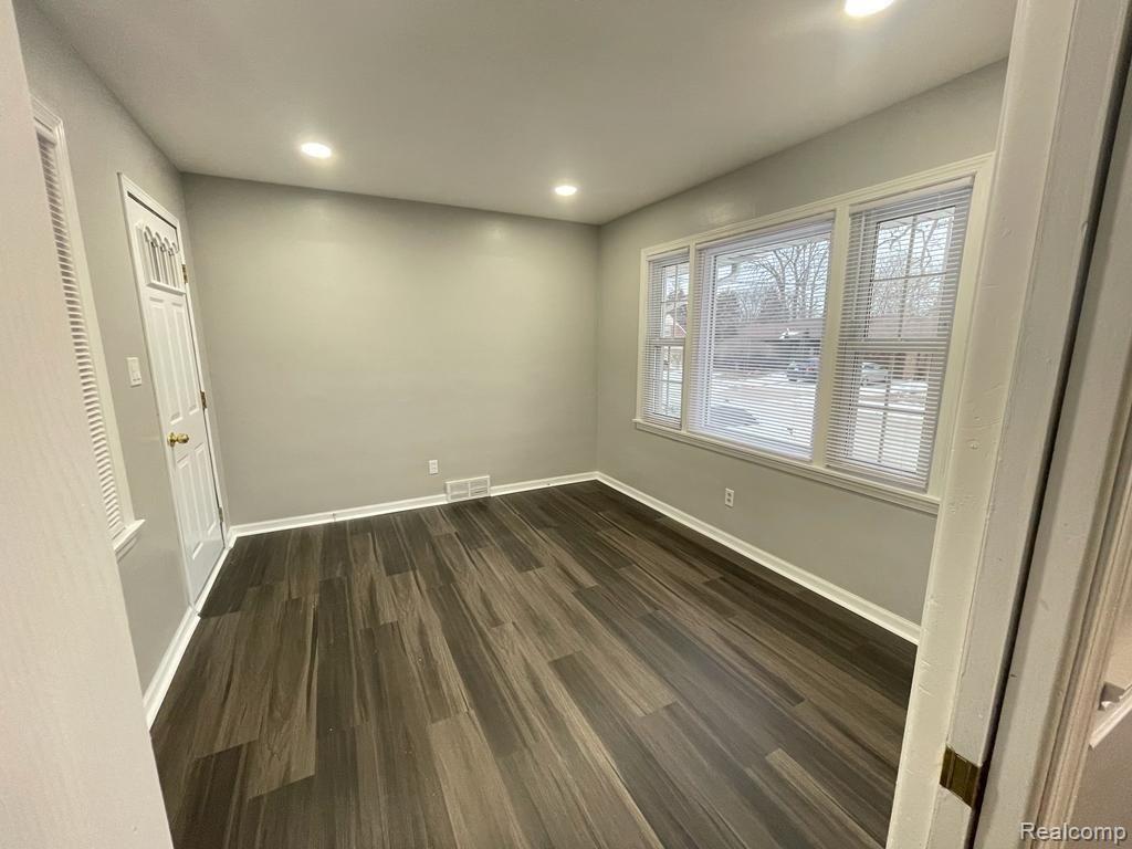 14067 Trenton Road Southgate, MI 48195 - Photo 4 of 23