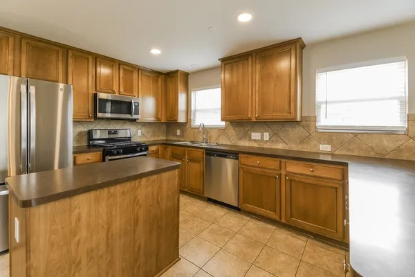 $2,075 | 4703 Montclair Hill Lane, Fresno, TX 77545