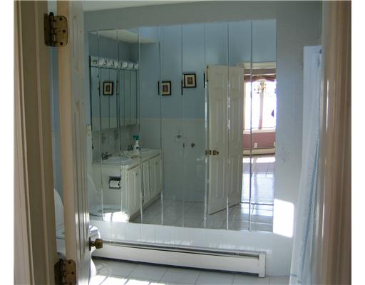 500 Nausauket Road Warwick, RI 02886 - Photo 11 of 18 Bathroom.
