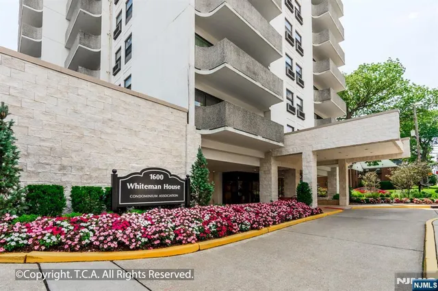 $369,000 | 1600 Center Avenue, Unit 5A, Fort Lee, NJ 07024